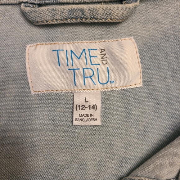 Time and Tru Light Wash Jean Jacket - Picture 4 of 4